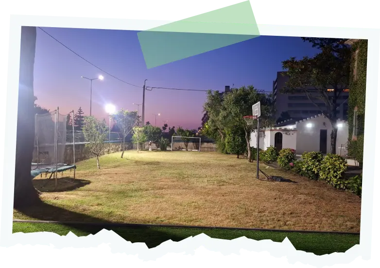 Espaço Exterior, Trampolim, Baliza, Cesto de Basquete